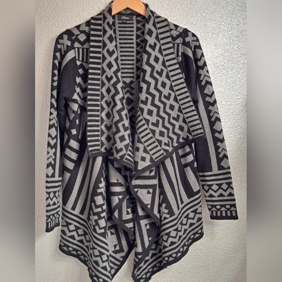 Sisters Assymetrical Tribal Print Open Cardigan   Size L - Picture 7 of 9